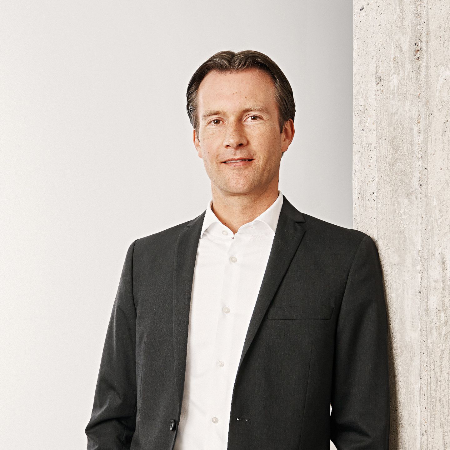 Fotografie portret a lui Carsten Tidow, Director General EOS, responsabil pentru Europa de Est