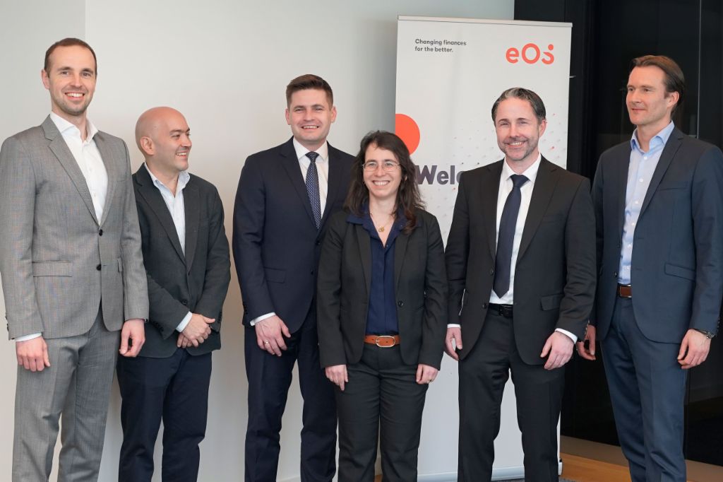 Reprezentanții IFC au vizitat EOS în Hamburg pentru a sărbători colaborarea pe piața poloneză și pentru a reafirma angajamentul față de investițiile durabile (de la stânga la dreapta: Borys Drajczyk, Chief Investment and Technology Officer la EOS Polonia, Marcos Gomez Sierra, specialist în industrie - investiții în active problematice la IFC - International Finance Corporation, Dariusz Petynka, Managing Director EOS Polonia, Ariane di Iorio, Global Head of Distressed Assets Investments la IFC, Marwin Ramcke, CEO al Grupului EOS, Carsten Tidow, Managing Director al Grupului EOS, responsabil pentru regiunea Europa de Est)