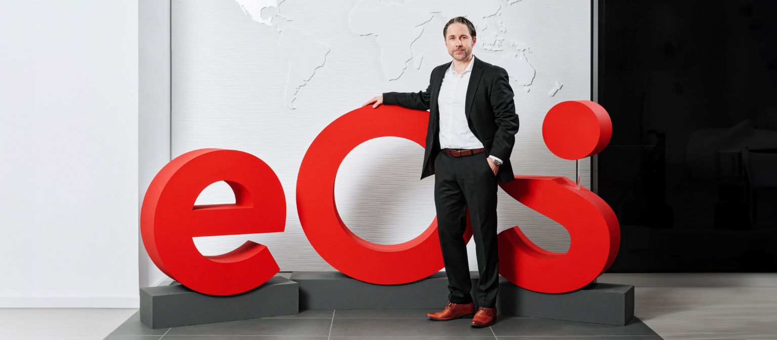 Aceasta este noua marcă EOS: Marwin Ramcke se prezintă pe sine și noul logo EOS.